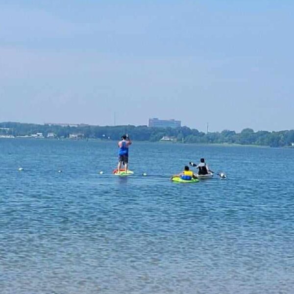family-on-water-kayaking